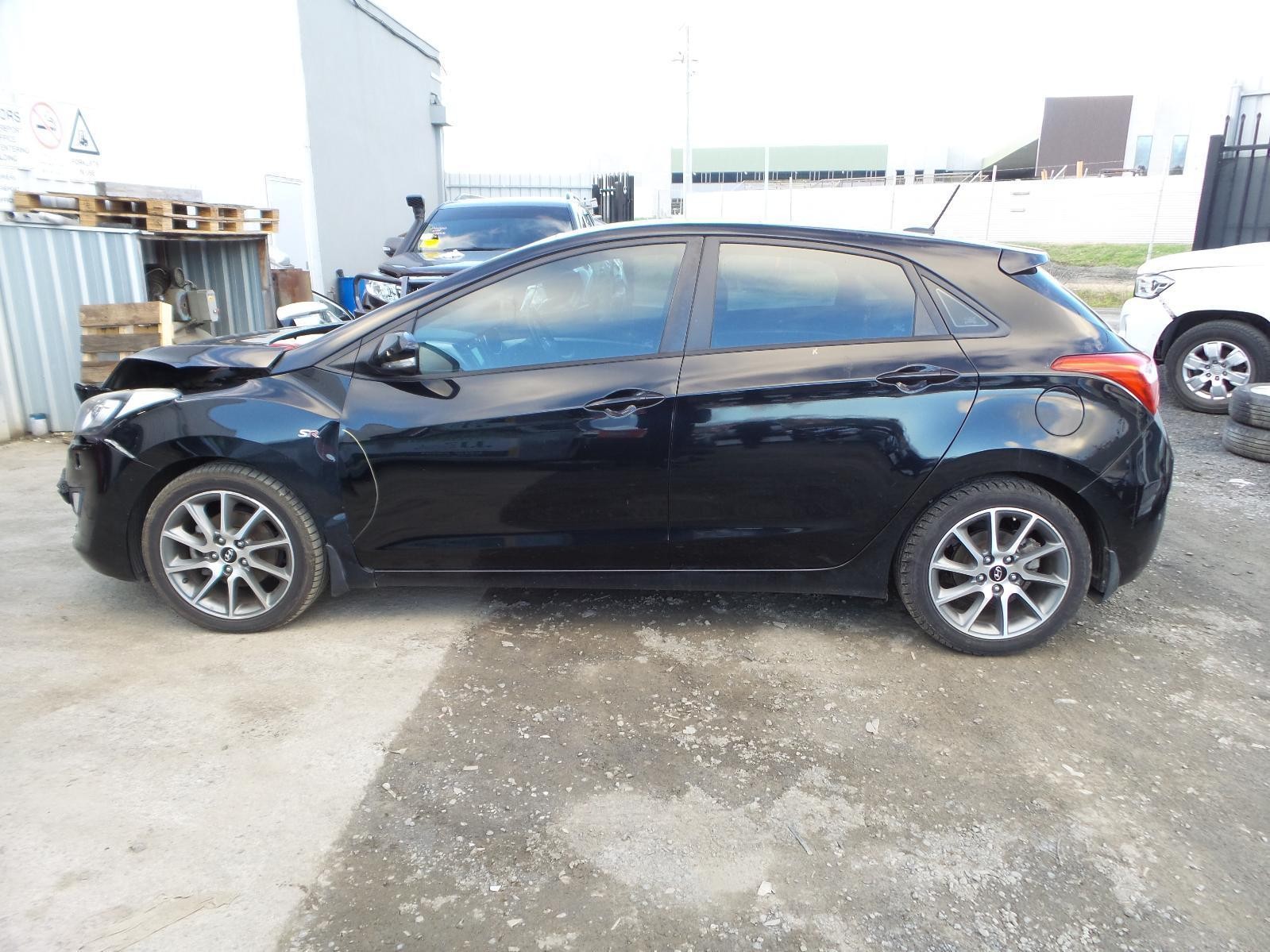 HYUNDAI I30 LEFT DRIVESHAFT AUTO T/M, PETROL, 2.0, 5DR HATCH, GD, 08/13-02/17