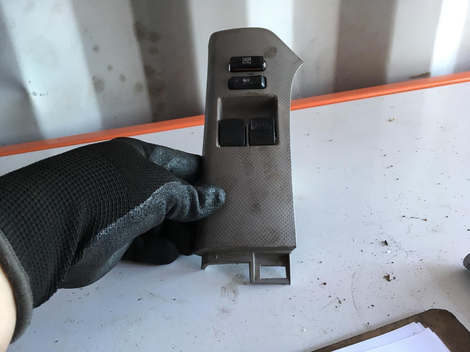 Toyota Yaris NCP9 Master Window Switch 2-Switch 3DR Hatch 10/2005-10/2011