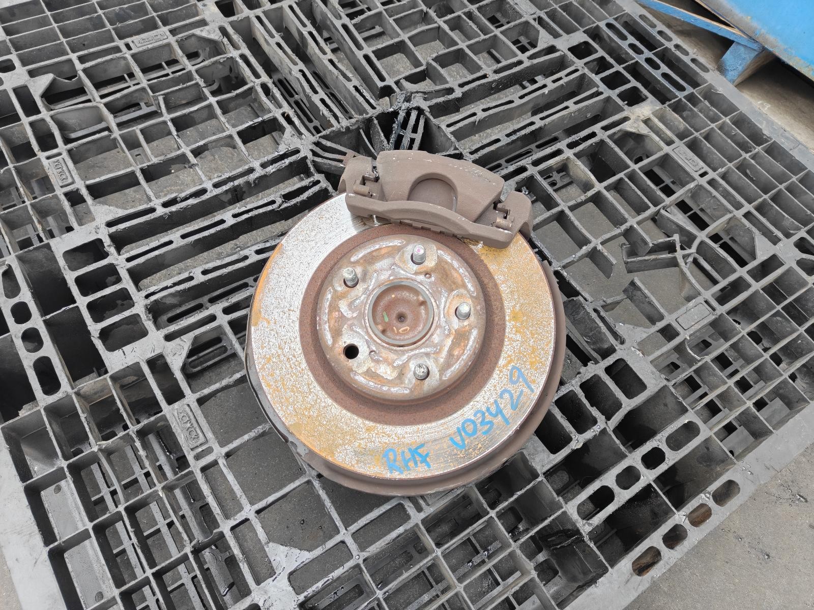 Toyota Hilux Right Front Hub Assembly TGN121 06/2015-09/2025