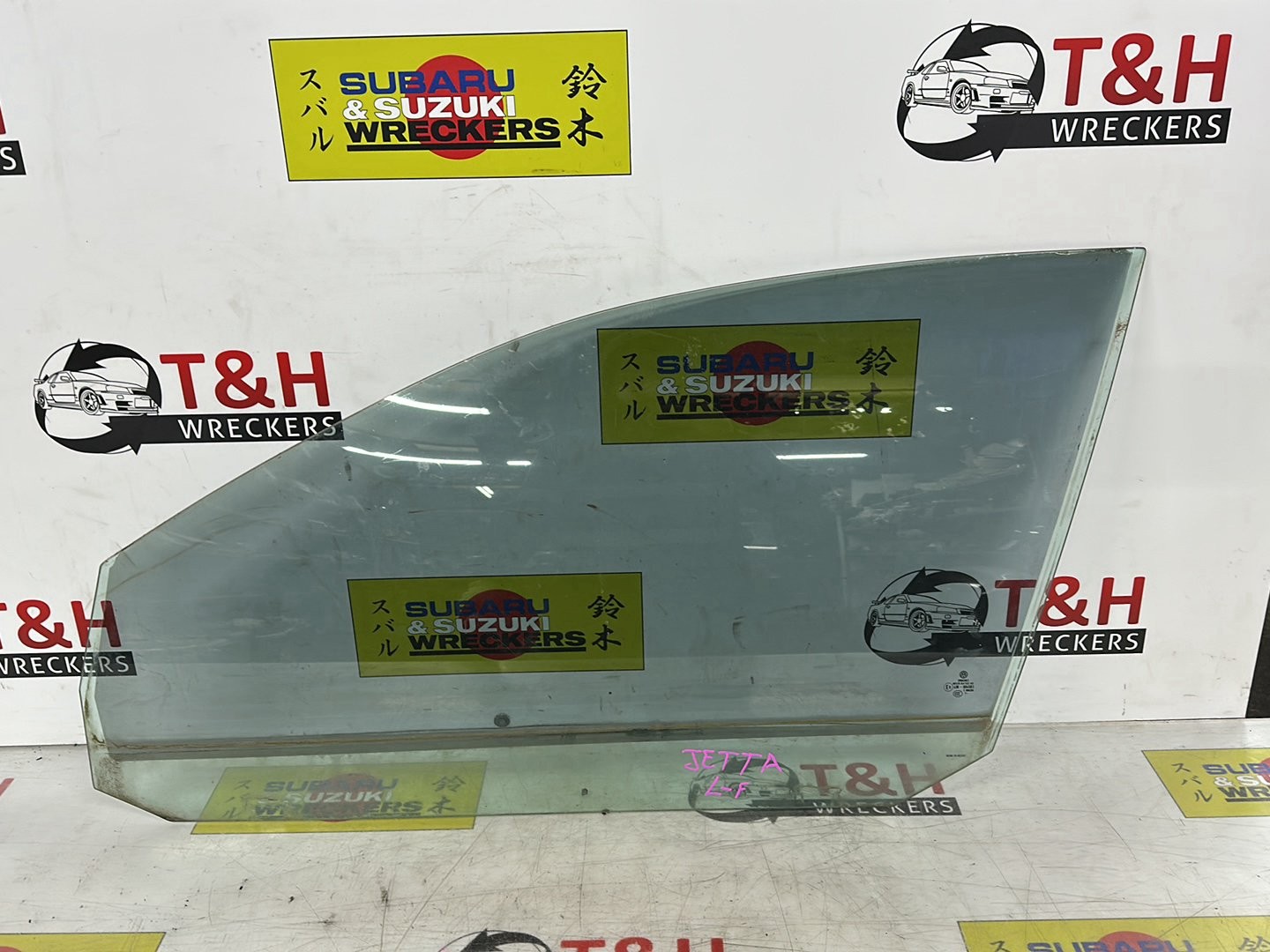 2005-2010 Volkswagen Jetta MK5 - 1K FWD Left Front Door Glass
