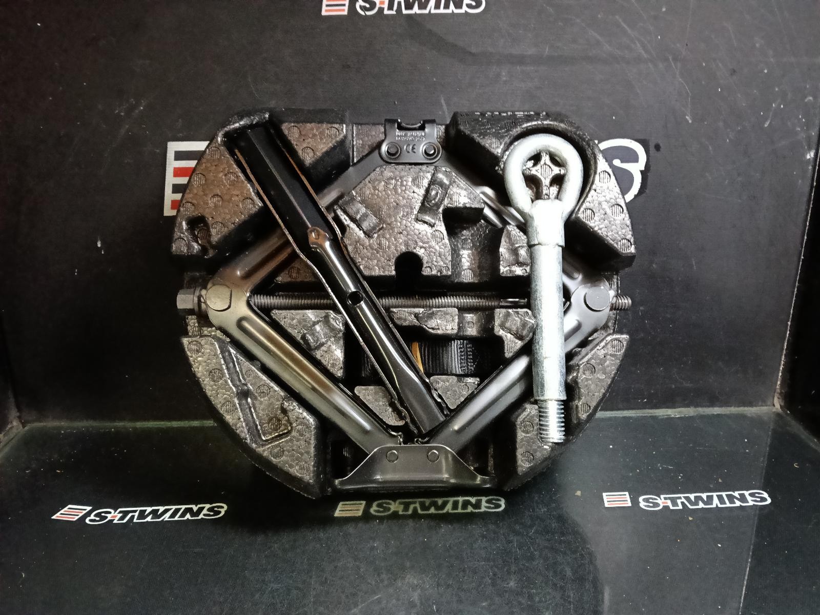 HOLDEN EQUINOX JACK/TOOL KIT EQ, 09/17-12/20 17 18 19 20