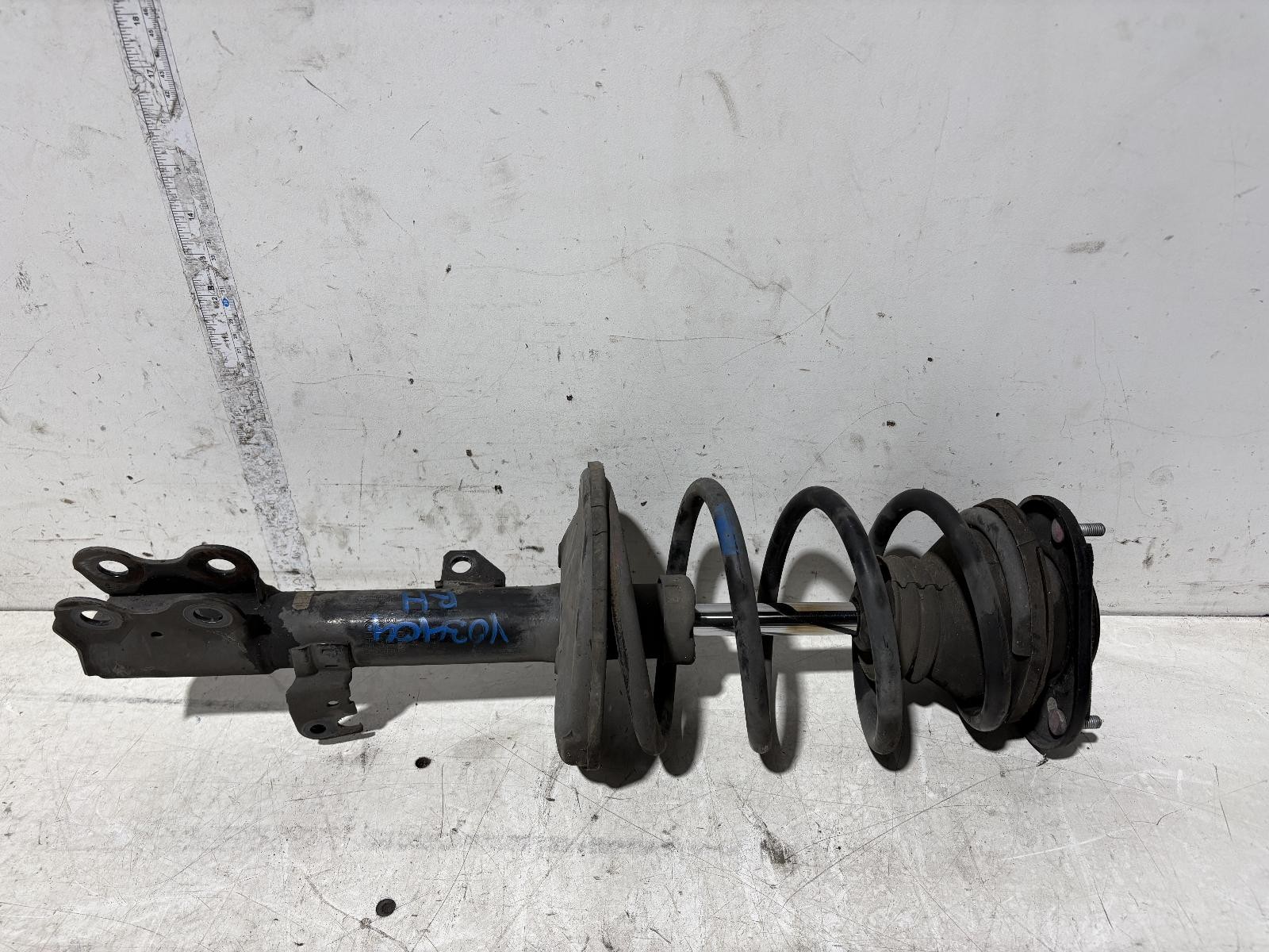 Toyota Corolla Right Front Strut ZZE122 12/2001-06/2007