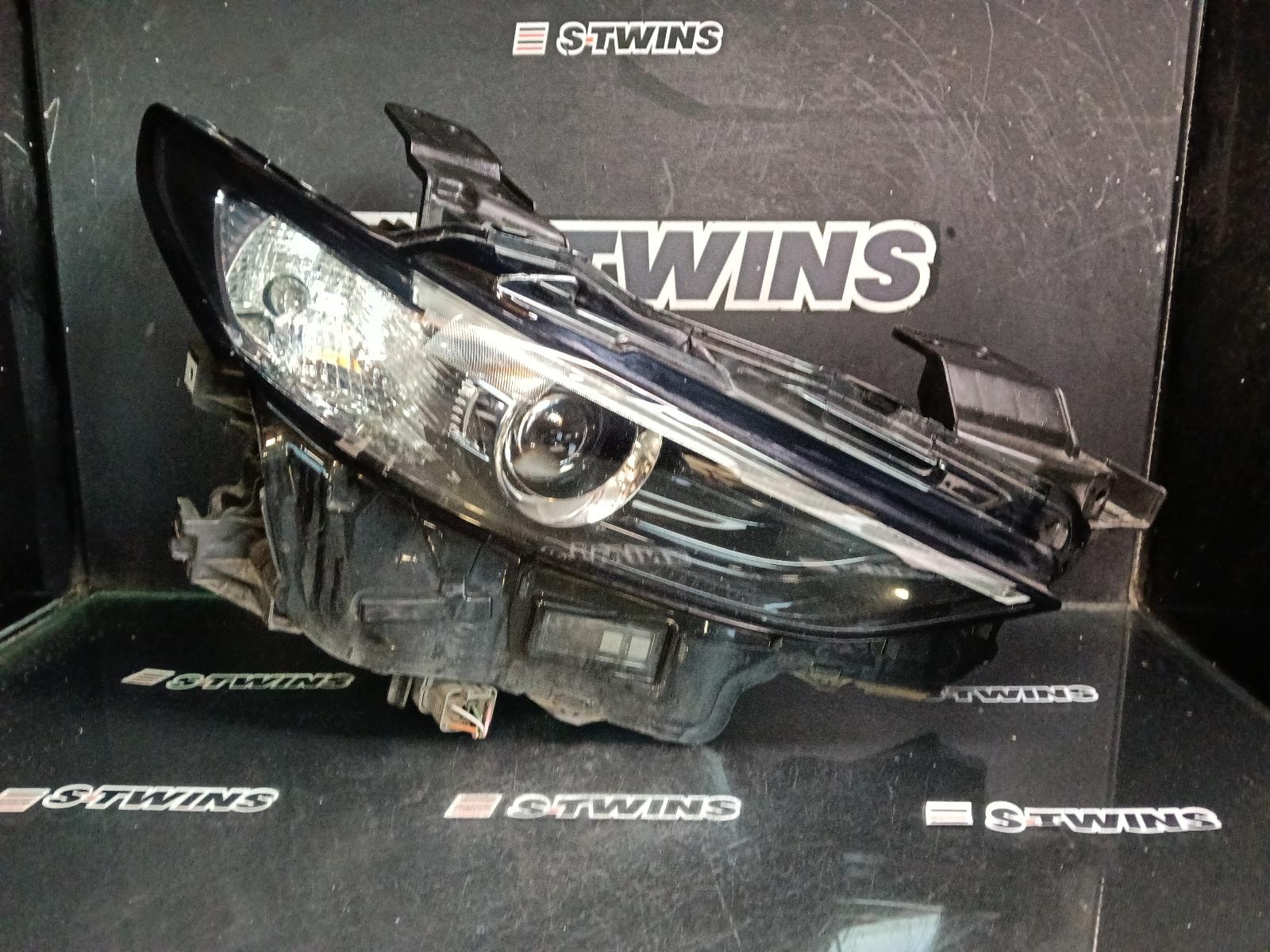 MAZDA 3 RIGHT HEADLAMP BP, W/ LED, NON ADAPTIVE TYPE, SEDAN/HATCH, 03/19- 19 20