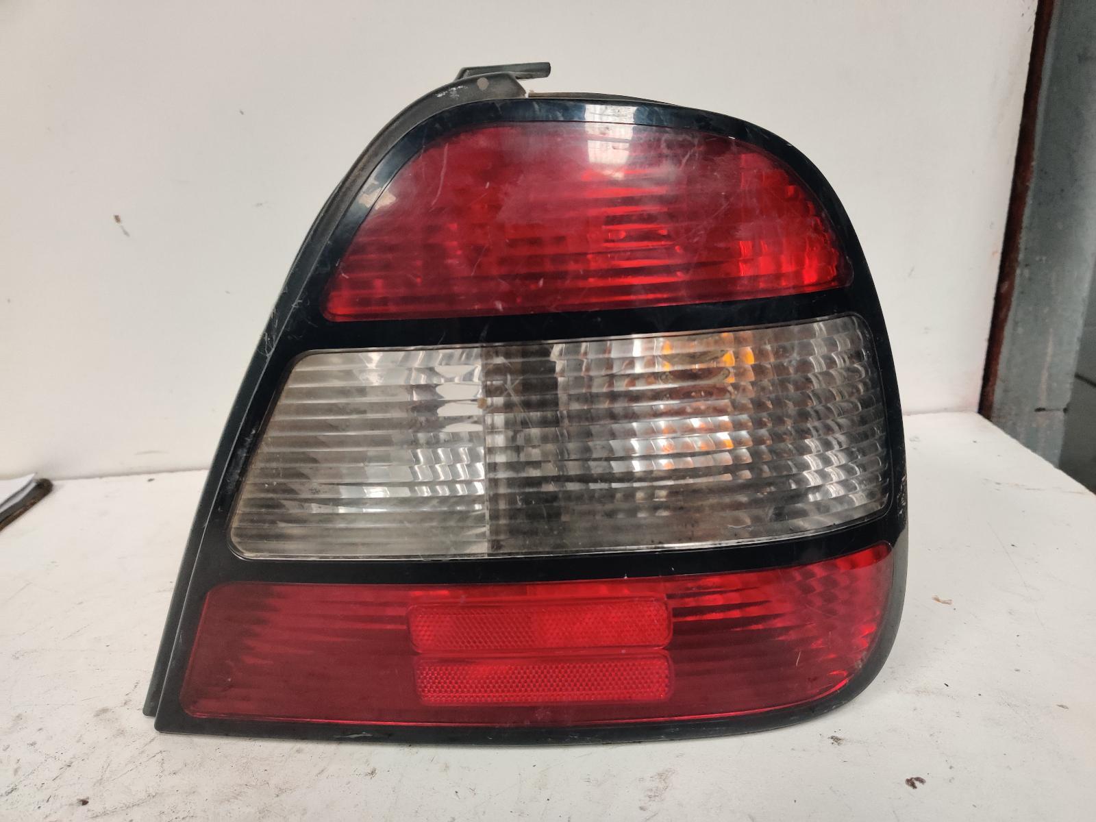 Daewoo Leganza Tail Light Right Rear 08/97-08/02