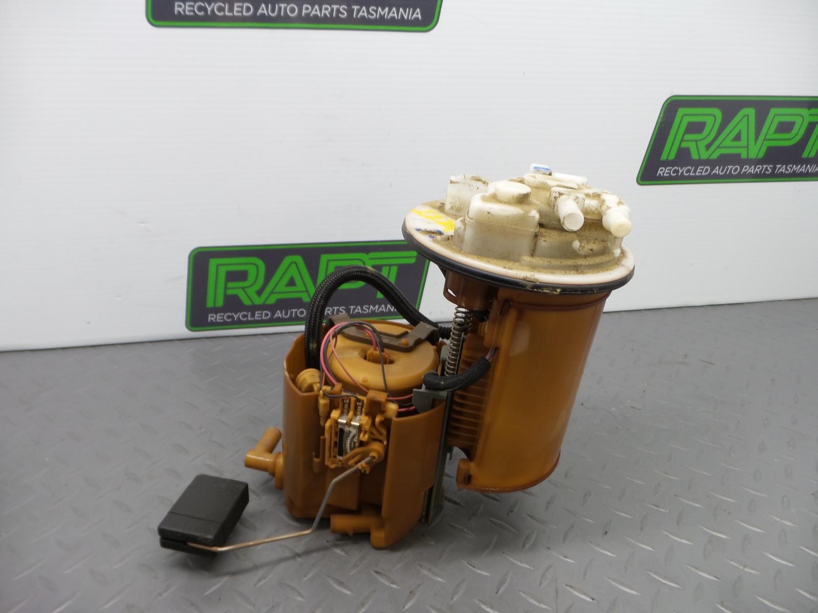 TOYOTA TARAGO FUEL SENDING UNIT XR50, 03/06-06/20 06 07 08 09 10 11 12 13 14 15