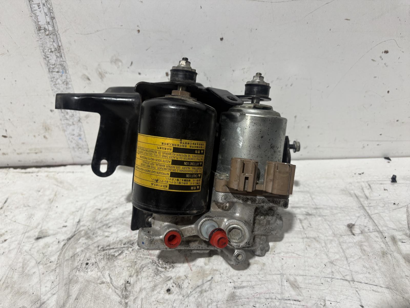 Lexus CT200h Brake Booster Pump Assembly Left Side ZWA10 12/2010-2020