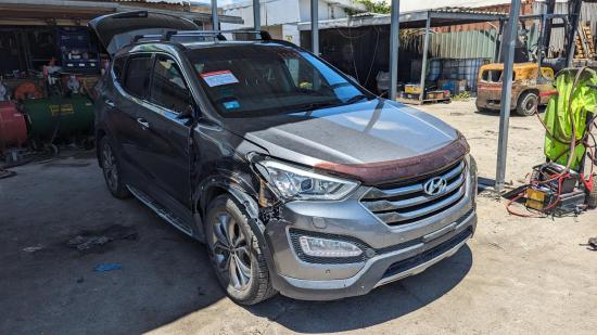 2015 Hyundai Santa Fe — DM HIGHLANDER Auto Diesel