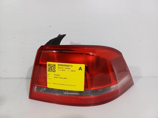 2013 Volkswagen Passat — Right Taillight