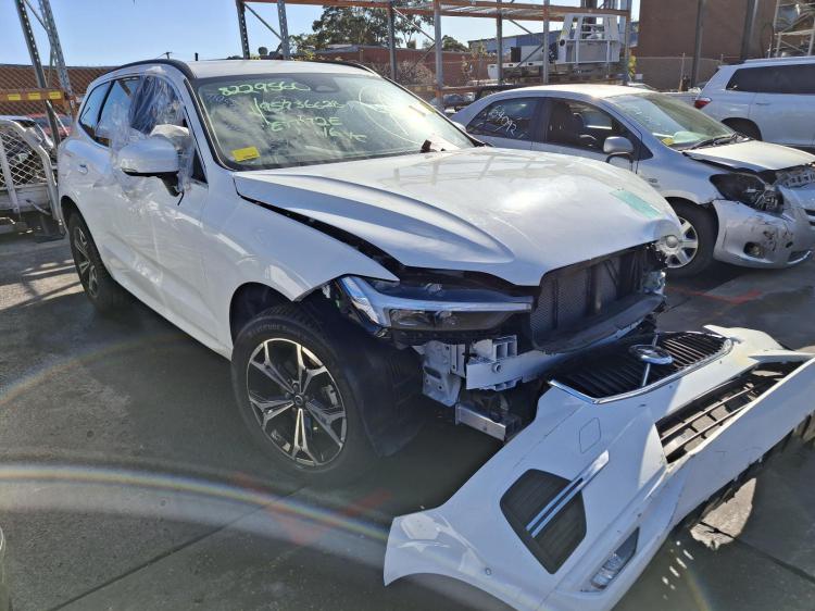 2022 Volvo XC60 — Auto Hybrid
