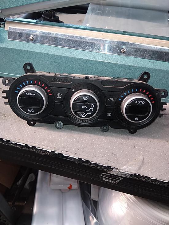 2012 Ford Ranger — NON CLIMATE CONTROL TYPE