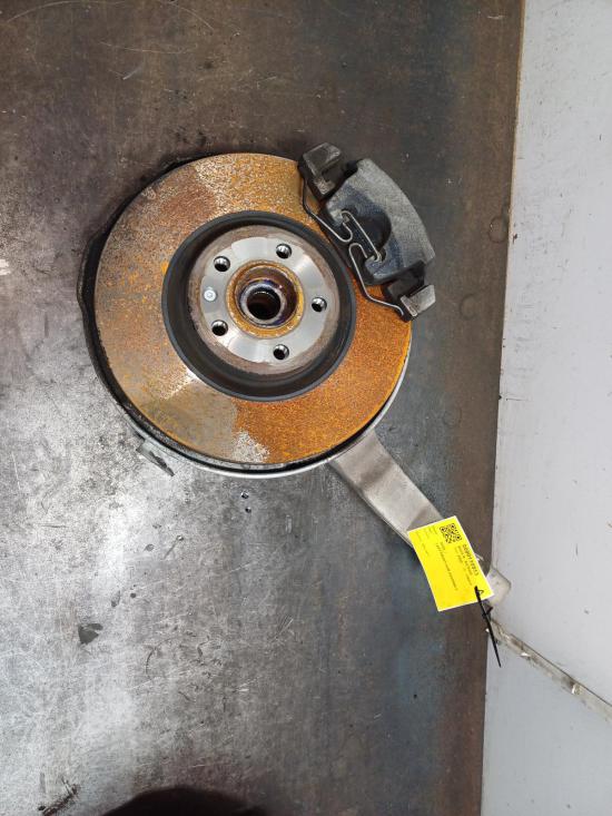 2022 Volvo Xc60 — Left Front Hub Assembly