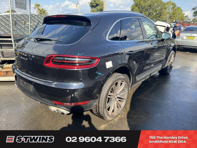 2015 Porsche Macan — 95B Auto Diesel