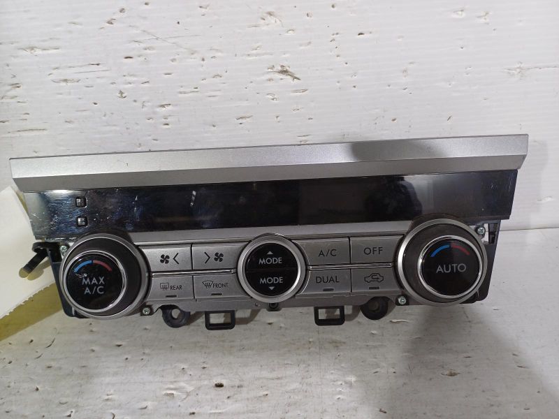 2017 Subaru Liberty — CLIMATE CONTROL