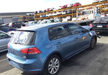 2014 Volkswagen Golf — 7 Manual Gas/Petrol