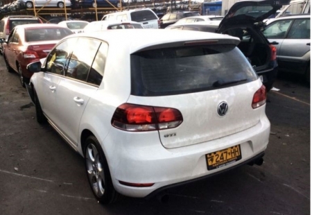 2012 Volkswagen Golf — 6 Manual Gas/Petrol
